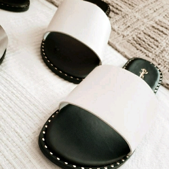 🚨The Sasha// white one band sandal - Picture 4 of 7